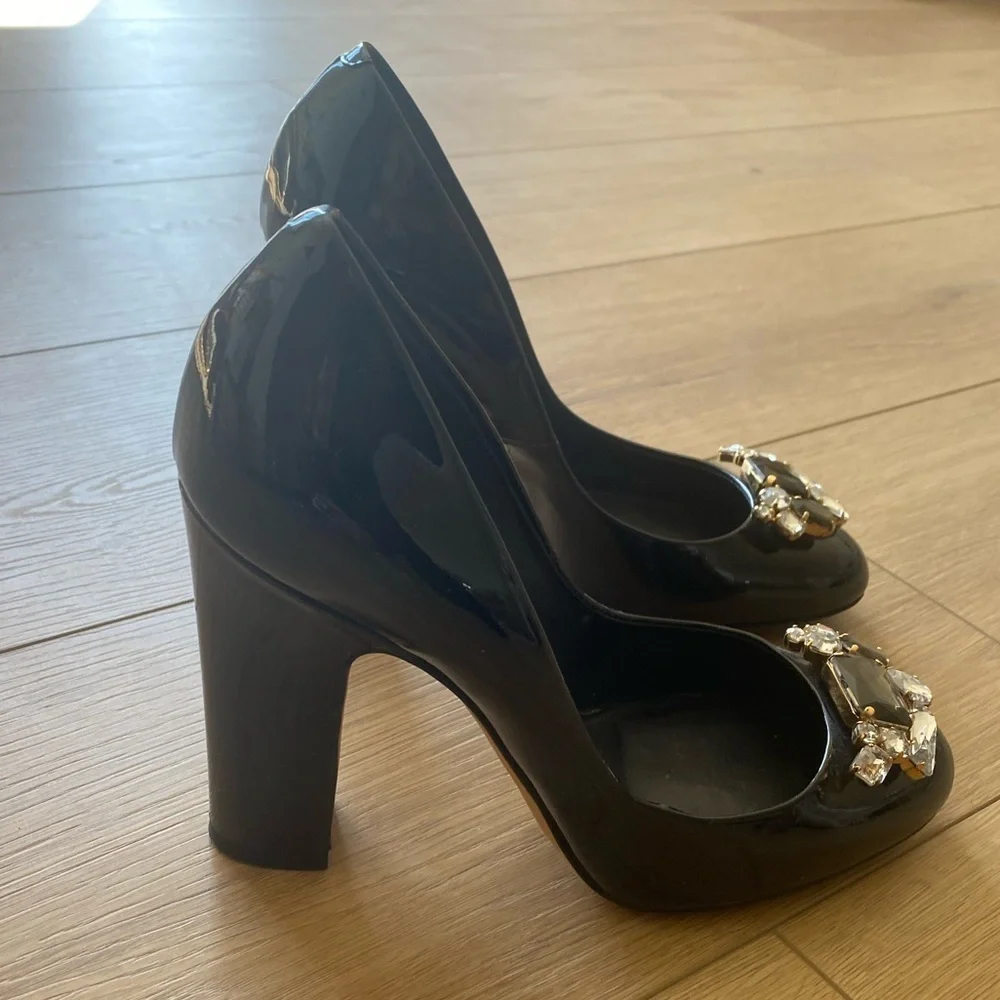 Dolce & Gabbana
Patent Leather Floral embellished Pumps size 38 - Picture 2 of 4